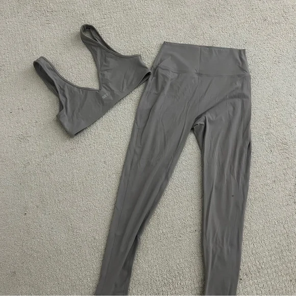 SET Active Tan Sportbody Dip Bra & Leggings - Picture 1 of 4